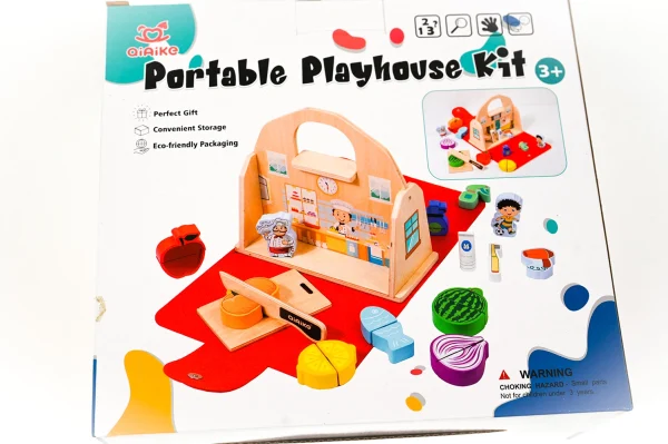 Parttable playhouse kit_4 Drevený domček s doplnkami - prenosný