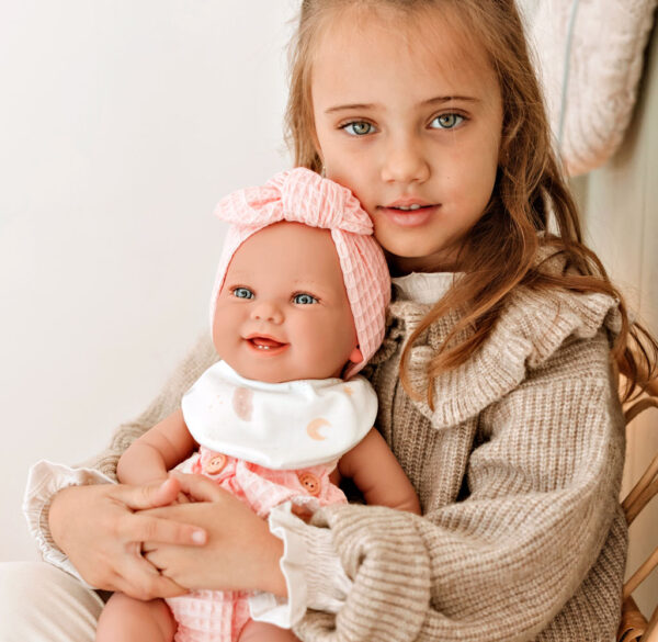 Bábika Arias Elegance Zoe 42 cm s vôňou vanilky, prebaľovacou podložkou